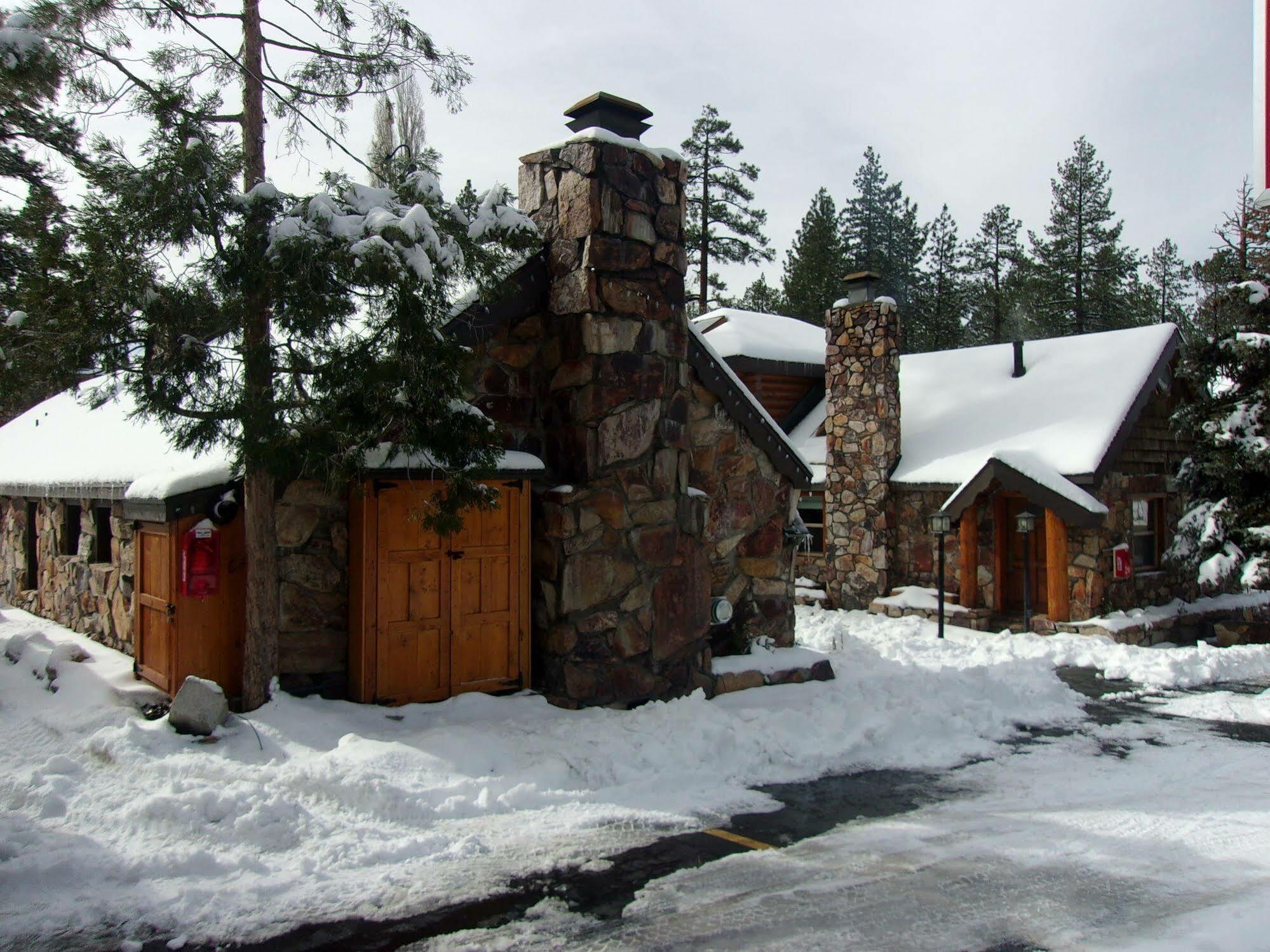 Embers Lodge & Cabins Биг Бэар Лейк Экстерьер фото