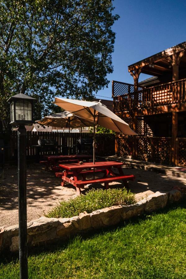 Embers Lodge & Cabins Биг Бэар Лейк Экстерьер фото