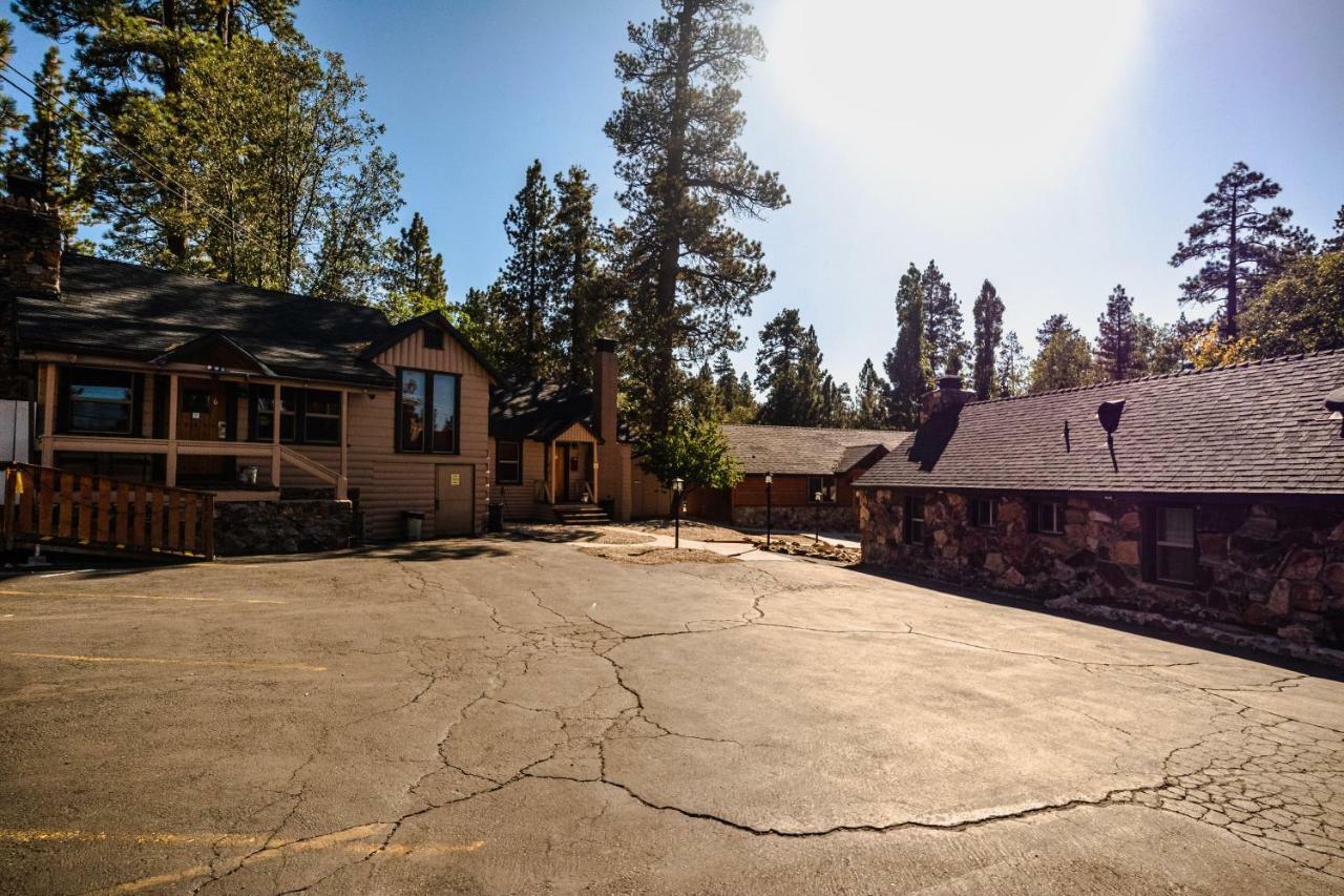 Embers Lodge & Cabins Биг Бэар Лейк Экстерьер фото